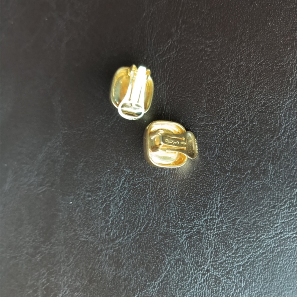 Vintage Christian Dior Pearl Gold Earrings Clip On 3/4" - Picture 4 of 4